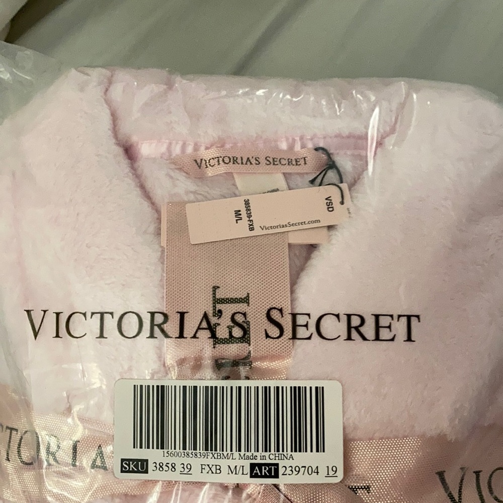 ⛔️SOLD⛔️Victoria Secret Robe - Picture 2 of 5